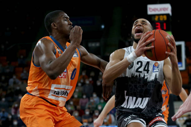 何刻意铺垫 何刻意铺垫